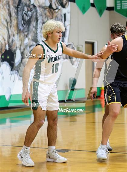 Thumbnail 3 in Era @ Santo photogallery.