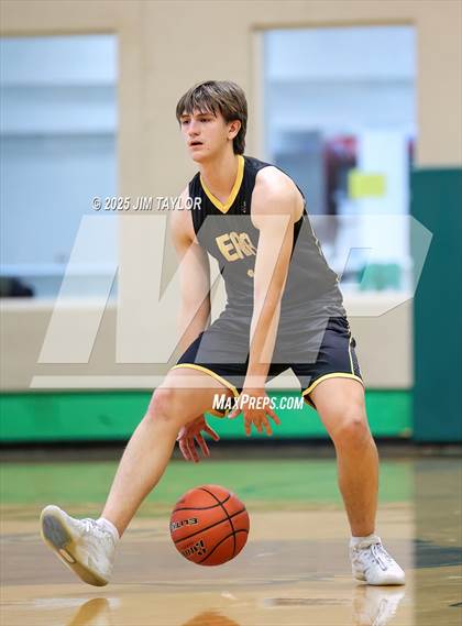 Thumbnail 2 in Era @ Santo photogallery.