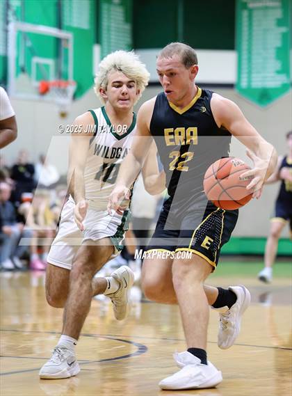 Thumbnail 3 in Era @ Santo photogallery.