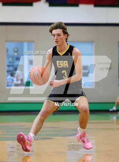 Thumbnail 2 in Era @ Santo photogallery.