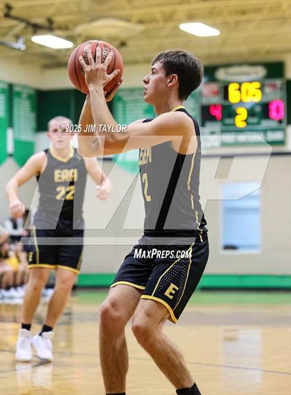 Thumbnail 2 in Era @ Santo photogallery.