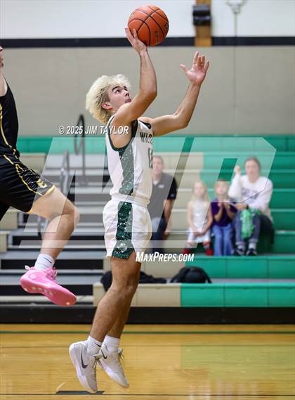 Thumbnail 3 in Era @ Santo photogallery.