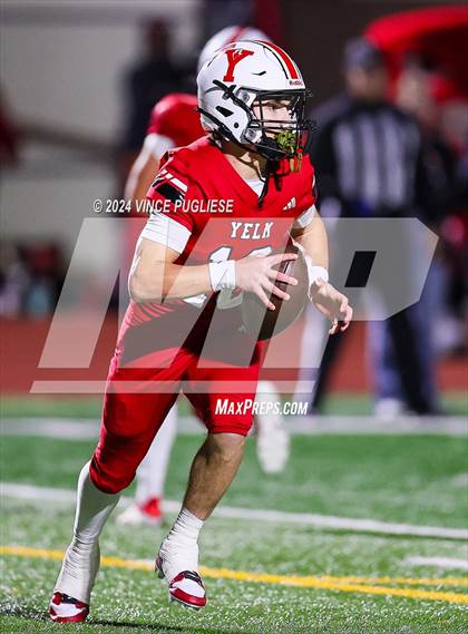 Thumbnail 3 in Richland @ Yelm (WIAA 4A Section Playoffs) photogallery.