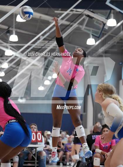 Thumbnail 3 in Oak Ridge vs. Cypress Creek (Legends Invitational) photogallery.