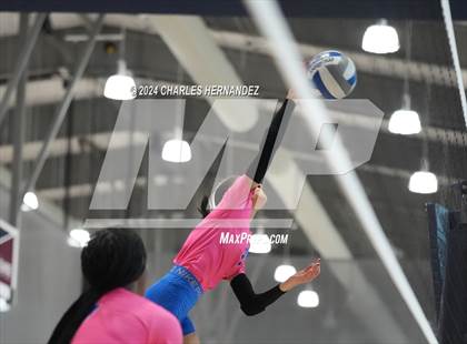 Thumbnail 3 in Oak Ridge vs. Cypress Creek (Legends Invitational) photogallery.
