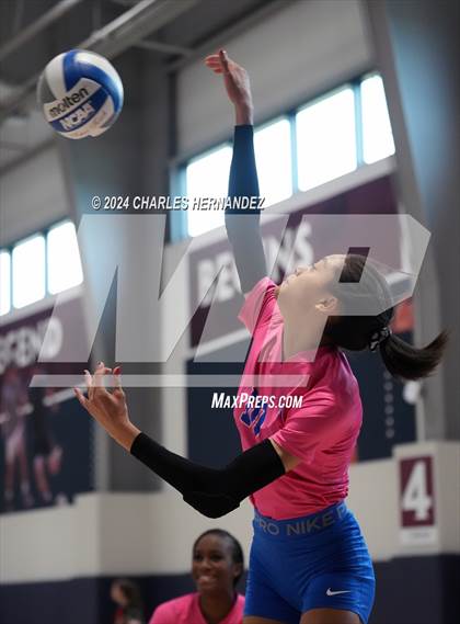 Thumbnail 2 in Oak Ridge vs. Cypress Creek (Legends Invitational) photogallery.