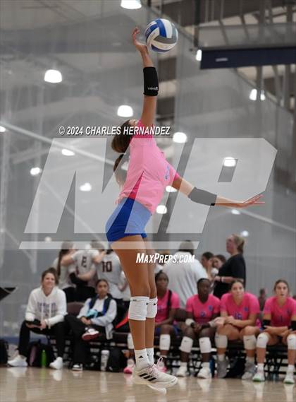 Thumbnail 2 in Oak Ridge vs. Cypress Creek (Legends Invitational) photogallery.