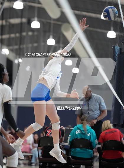 Thumbnail 2 in Oak Ridge vs. Cypress Creek (Legends Invitational) photogallery.