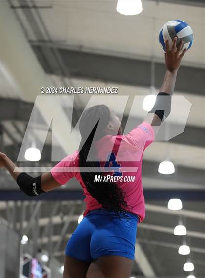 Thumbnail 3 in Oak Ridge vs. Cypress Creek (Legends Invitational) photogallery.