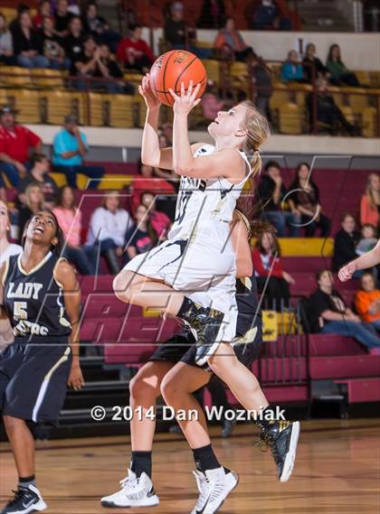 Thumbnail 2 in Archer City vs. Rider (Fantasy of Lights) photogallery.