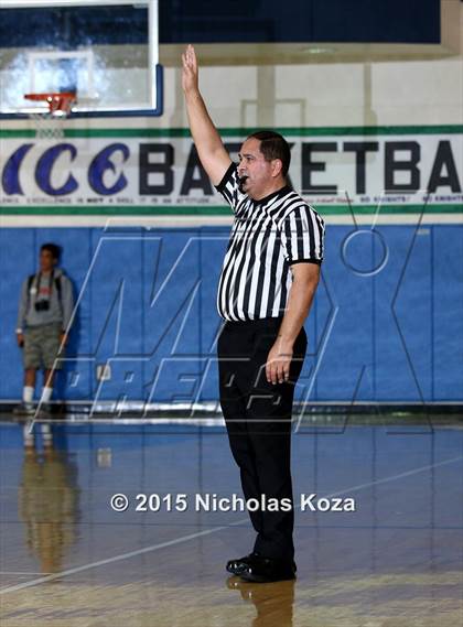 Thumbnail 3 in Venice vs. Bishop Montgomery (D1 Bound So Cal Christmas Classic) photogallery.