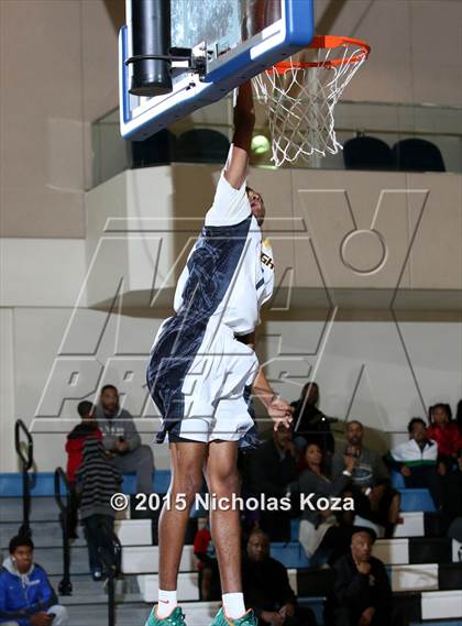 Thumbnail 1 in Venice vs. Bishop Montgomery (D1 Bound So Cal Christmas Classic) photogallery.