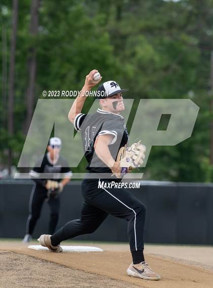 Thumbnail 1 in Live Oak @ Sam Houston photogallery.