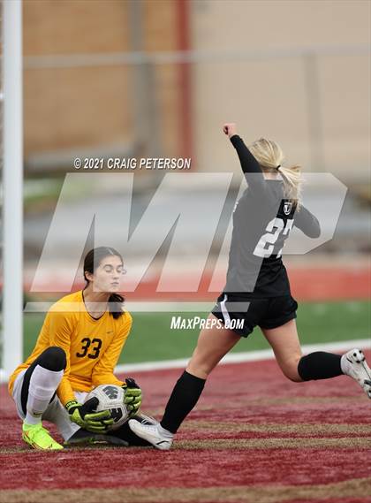 Thumbnail 1 in Pine View vs Logan (UHSAA 4A First Round) photogallery.