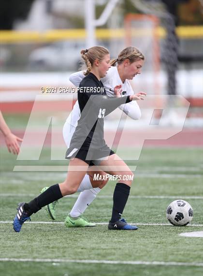 Thumbnail 1 in Pine View vs Logan (UHSAA 4A First Round) photogallery.