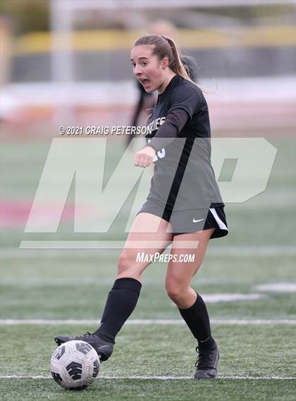 Thumbnail 2 in Pine View vs Logan (UHSAA 4A First Round) photogallery.