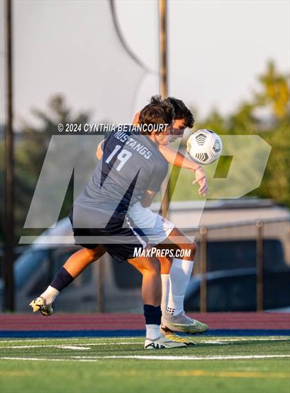 Thumbnail 1 in Valor Christian vs Ralston Valley photogallery.