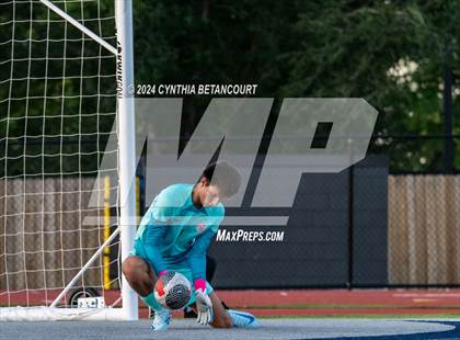 Thumbnail 3 in Valor Christian vs Ralston Valley photogallery.