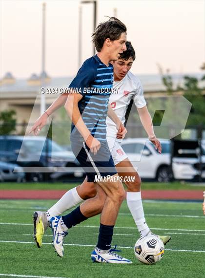 Thumbnail 2 in Valor Christian vs Ralston Valley photogallery.