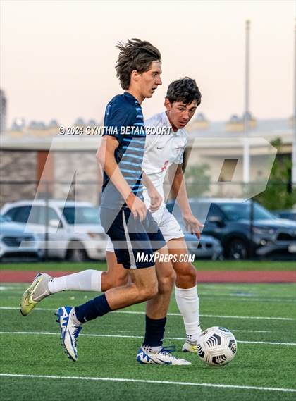 Thumbnail 1 in Valor Christian vs Ralston Valley photogallery.