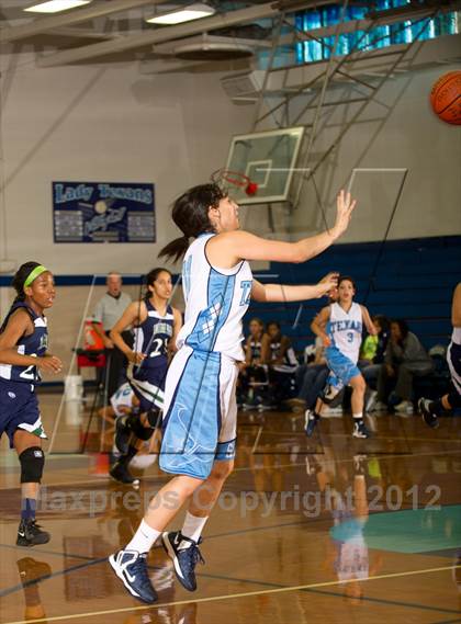 Thumbnail 3 in Ray vs. College Park (McDonald's Texas Invitational) photogallery.
