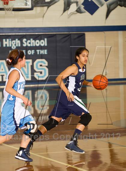 Thumbnail 2 in Ray vs. College Park (McDonald's Texas Invitational) photogallery.