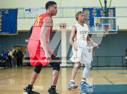 Thumbnail 1 in Fairfax vs. Bishop O'Dowd (NorCal Tipoff Classic) photogallery.