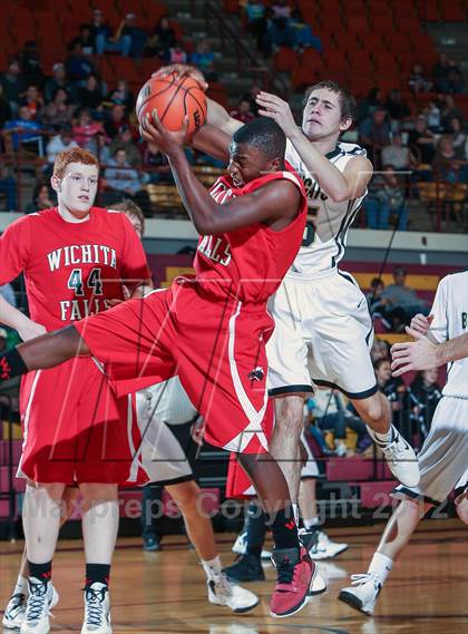 Thumbnail 3 in Wichita Falls vs. Henrietta (Fantasy of Lights) photogallery.