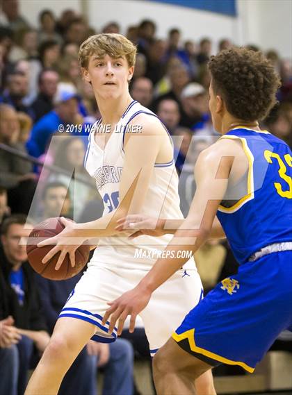 Thumbnail 2 in Newport Central Catholic vs Highlands  photogallery.