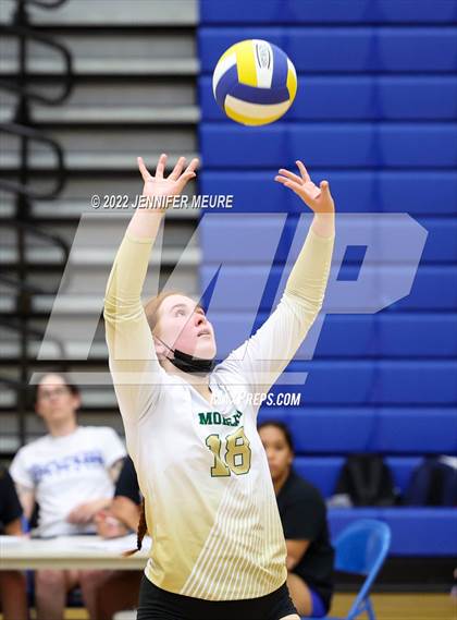Thumbnail 2 in Moreau Catholic @ Newark Memorial photogallery.
