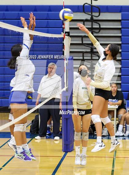 Thumbnail 2 in Moreau Catholic @ Newark Memorial photogallery.