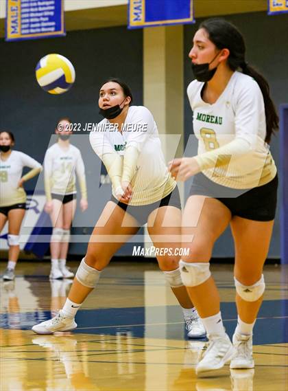 Thumbnail 1 in Moreau Catholic @ Newark Memorial photogallery.