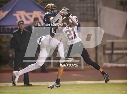 Thumbnail 3 in Santa Fe Christian @ Mater Dei Catholic (CIF SDS Division III Playoffs) photogallery.