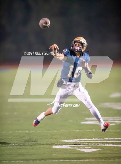 Thumbnail 3 in Santa Fe Christian @ Mater Dei Catholic (CIF SDS Division III Playoffs) photogallery.