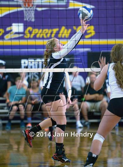 Thumbnail 3 in Flintridge Sacred Heart vs. Assumption (Durango Fall Classic) photogallery.