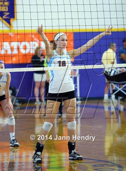 Thumbnail 3 in Flintridge Sacred Heart vs. Assumption (Durango Fall Classic) photogallery.