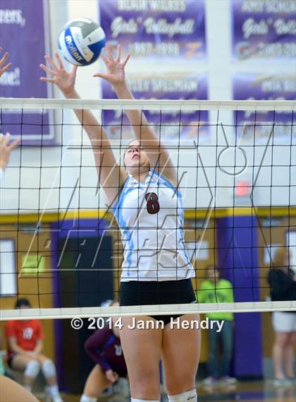 Thumbnail 3 in Flintridge Sacred Heart vs. Assumption (Durango Fall Classic) photogallery.