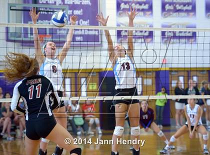 Thumbnail 2 in Flintridge Sacred Heart vs. Assumption (Durango Fall Classic) photogallery.