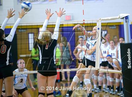 Thumbnail 2 in Flintridge Sacred Heart vs. Assumption (Durango Fall Classic) photogallery.