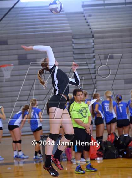 Thumbnail 2 in Flintridge Sacred Heart vs. Assumption (Durango Fall Classic) photogallery.