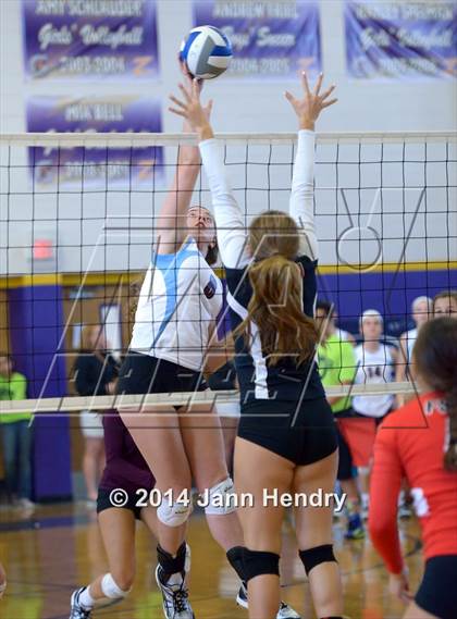 Thumbnail 1 in Flintridge Sacred Heart vs. Assumption (Durango Fall Classic) photogallery.