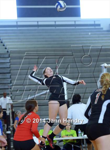 Thumbnail 3 in Flintridge Sacred Heart vs. Assumption (Durango Fall Classic) photogallery.