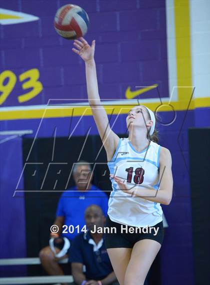 Thumbnail 2 in Flintridge Sacred Heart vs. Assumption (Durango Fall Classic) photogallery.