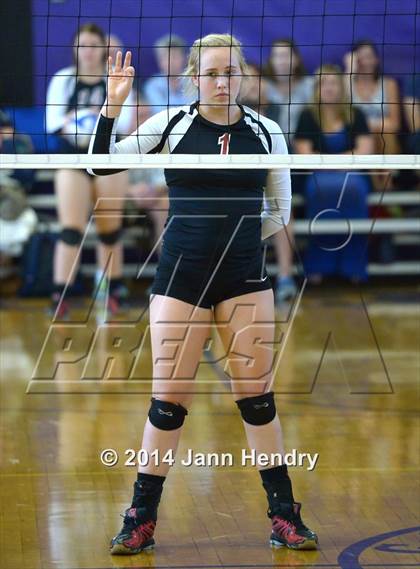 Thumbnail 1 in Flintridge Sacred Heart vs. Assumption (Durango Fall Classic) photogallery.