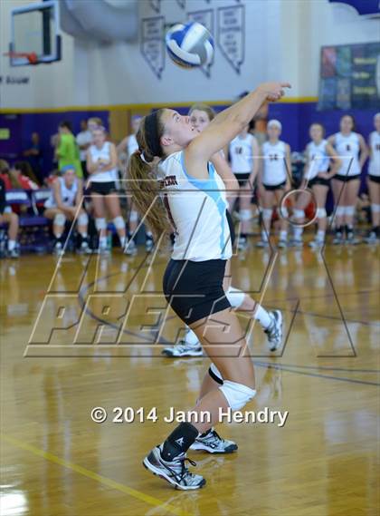Thumbnail 3 in Flintridge Sacred Heart vs. Assumption (Durango Fall Classic) photogallery.