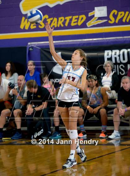 Thumbnail 2 in Flintridge Sacred Heart vs. Assumption (Durango Fall Classic) photogallery.
