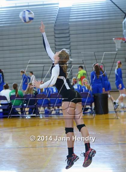 Thumbnail 2 in Flintridge Sacred Heart vs. Assumption (Durango Fall Classic) photogallery.