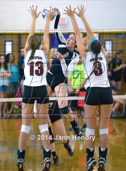 Thumbnail 2 in Flintridge Sacred Heart vs. Assumption (Durango Fall Classic) photogallery.