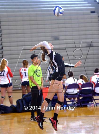 Thumbnail 1 in Flintridge Sacred Heart vs. Assumption (Durango Fall Classic) photogallery.