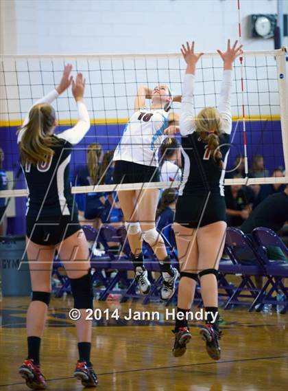 Thumbnail 1 in Flintridge Sacred Heart vs. Assumption (Durango Fall Classic) photogallery.